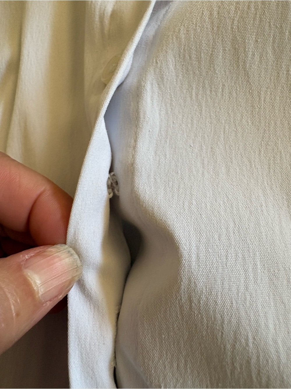 Time and Tru Women’s White Wrinkle Free Button Down Shirt size Medium 8/10) - Picture 4 of 5